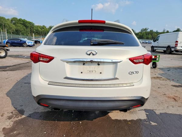 2015 INFINITI QX70