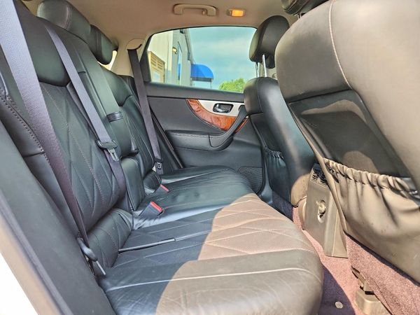 2015 INFINITI QX70
