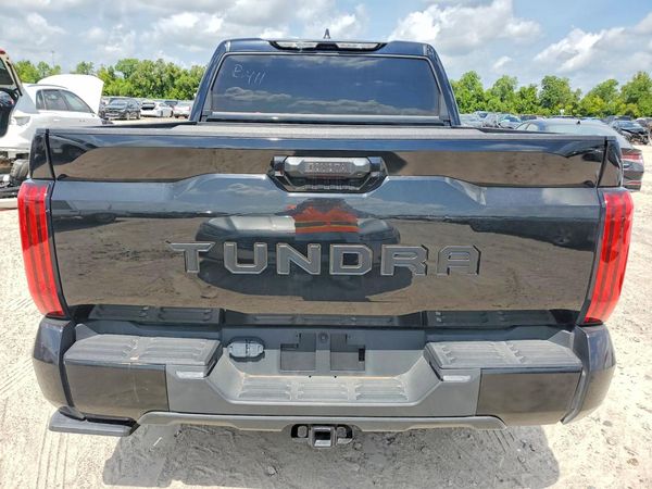2024 TOYOTA TUNDRA SR5