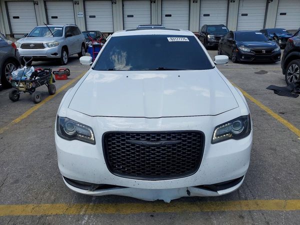 2016 CHRYSLER 300