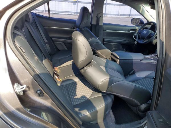 2021 TOYOTA CAMRY SE + Convenient Pkg