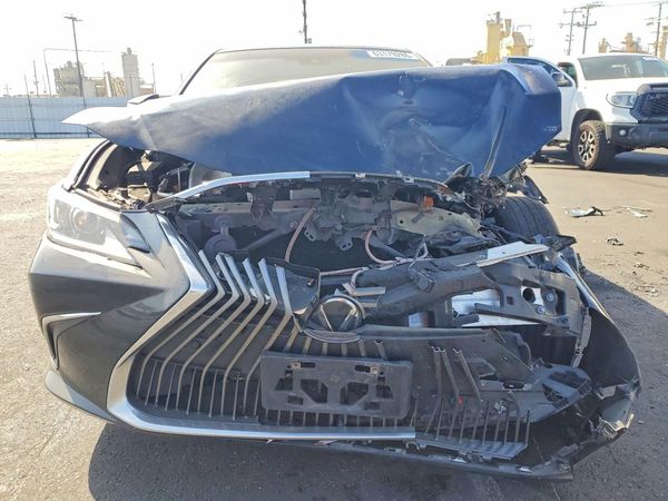2019 LEXUS ES