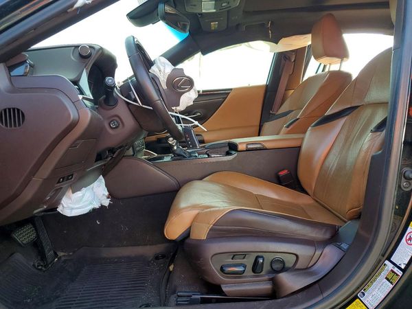 2019 LEXUS ES