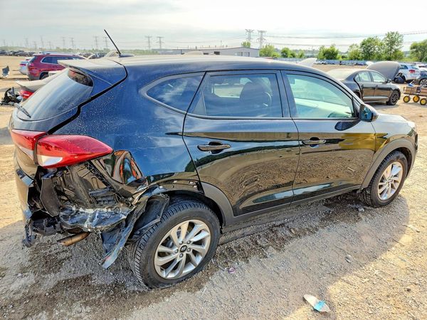 2017 HYUNDAI TUCSON SE (no options)