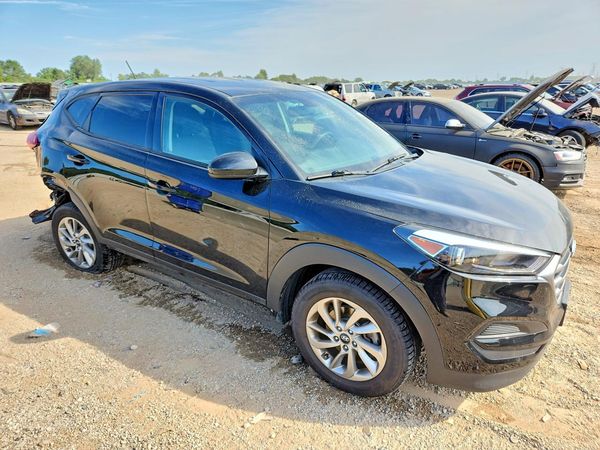 2017 HYUNDAI TUCSON SE (no options)