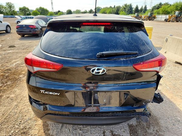 2017 HYUNDAI TUCSON SE (no options)