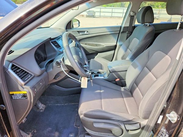 2017 HYUNDAI TUCSON SE (no options)
