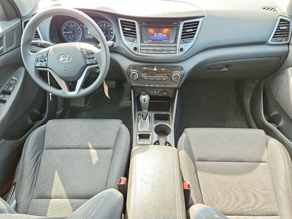 2017 HYUNDAI TUCSON SE (no options)