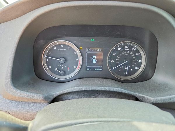 2017 HYUNDAI TUCSON SE (no options)
