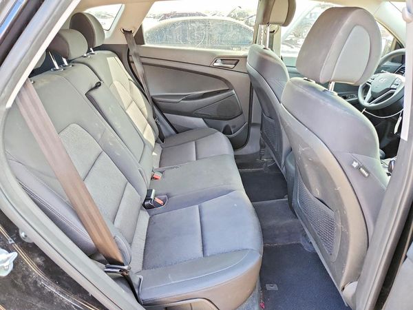 2017 HYUNDAI TUCSON SE (no options)