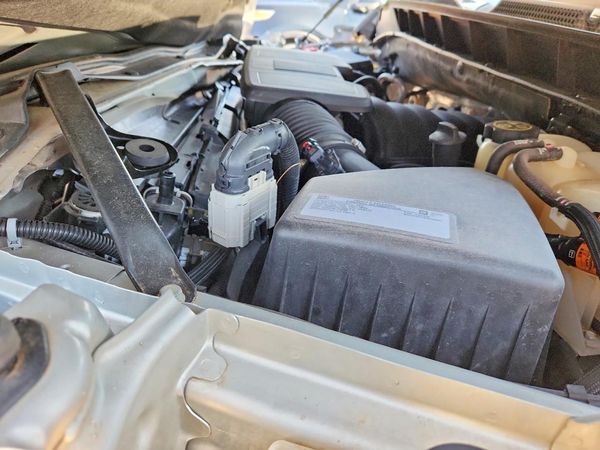 2019 CHEVROLET SILVERADO LTZ — Engine bay