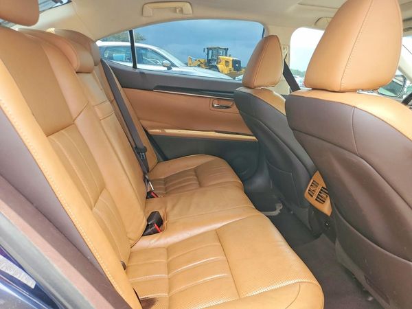 2016 LEXUS ES