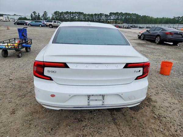2021 VOLVO S90