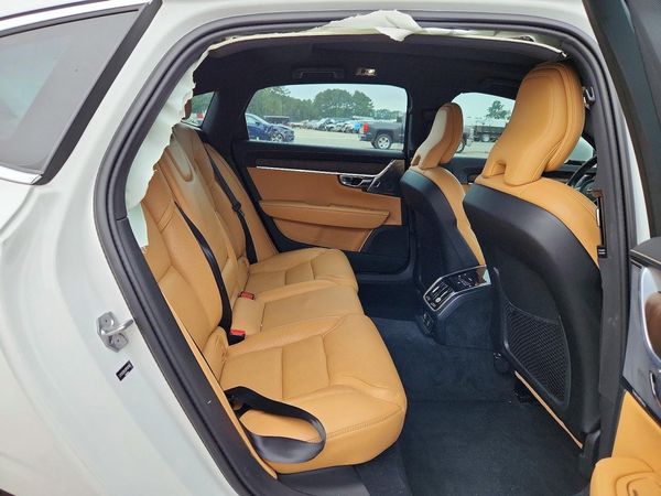 2021 VOLVO S90