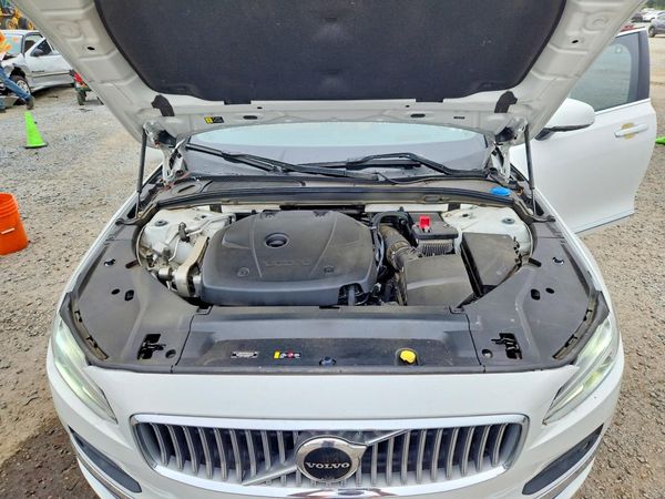 2021 VOLVO S90