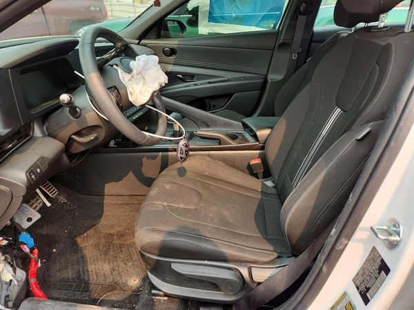 2025 HYUNDAI ELANTRA SEL Sport — DENT