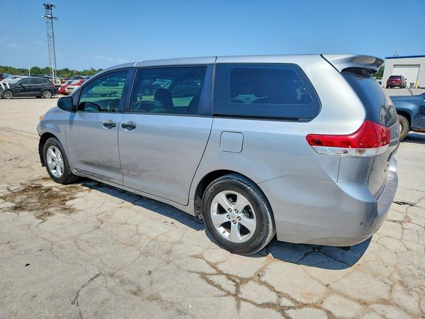 2013 TOYOTA SIENNA