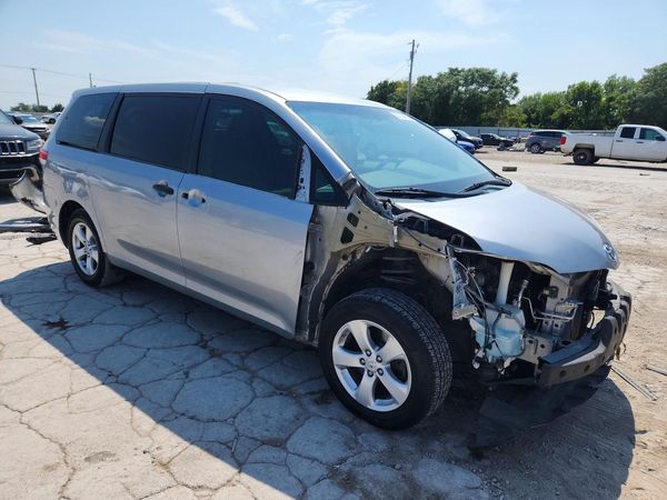 2013 TOYOTA SIENNA