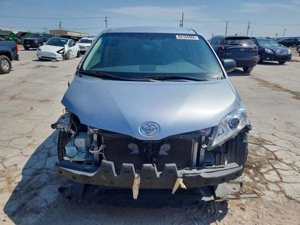 2013 TOYOTA SIENNA