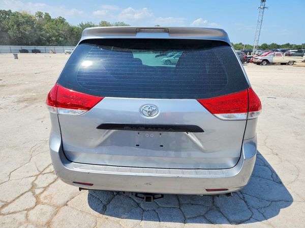 2013 TOYOTA SIENNA