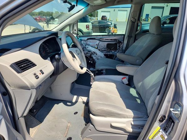 2013 TOYOTA SIENNA