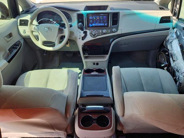 2013 TOYOTA SIENNA