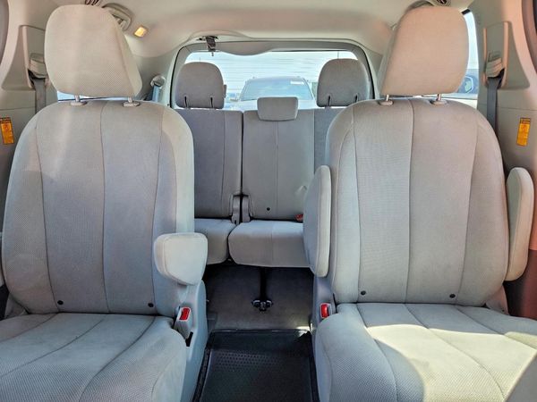 2013 TOYOTA SIENNA