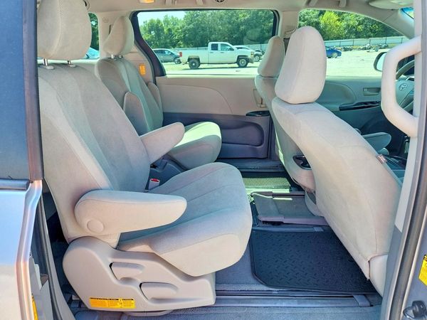 2013 TOYOTA SIENNA