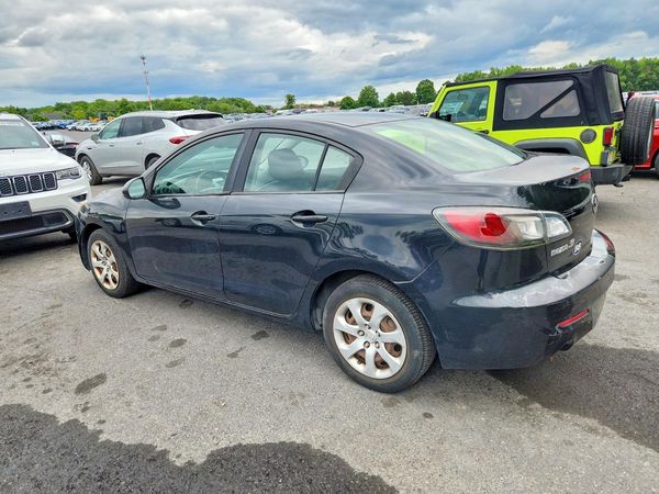 2013 MAZDA 3 SV/Base