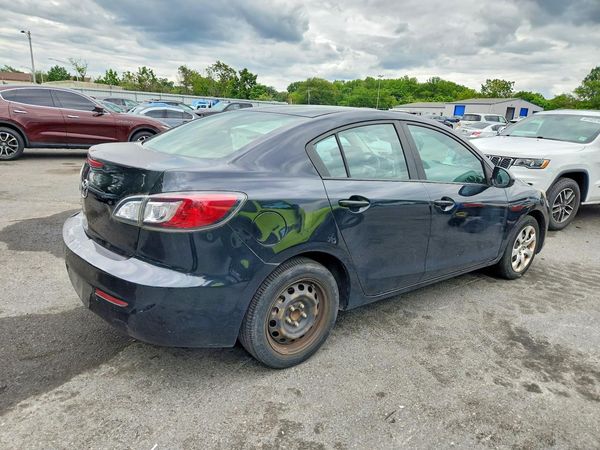 2013 MAZDA 3 SV/Base