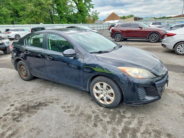 2013 MAZDA 3 SV/Base