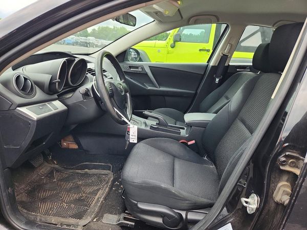 2013 MAZDA 3 SV/Base
