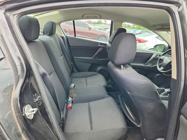 2013 MAZDA 3 SV/Base