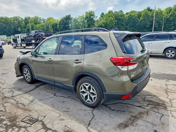 2024 SUBARU FORESTER Premium