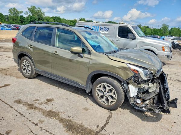 2024 SUBARU FORESTER Premium