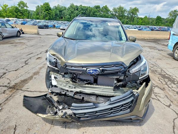 2024 SUBARU FORESTER Premium
