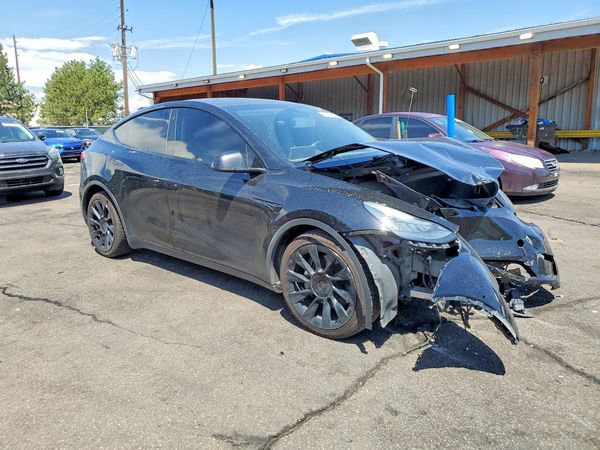 2020 TESLA MODEL Y — Passenger 3/4