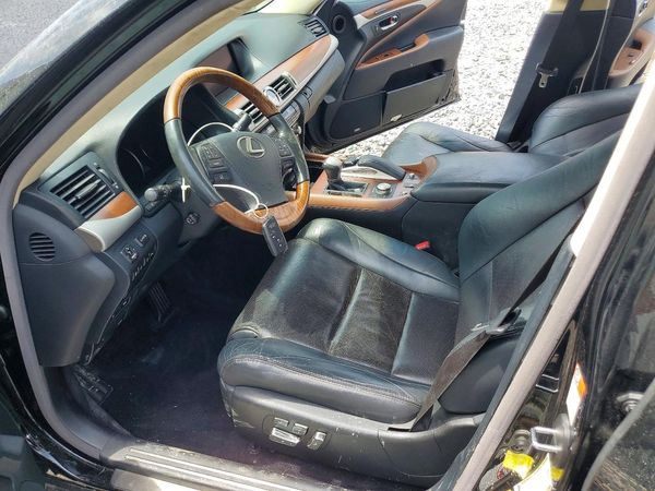 2017 LEXUS LS 460