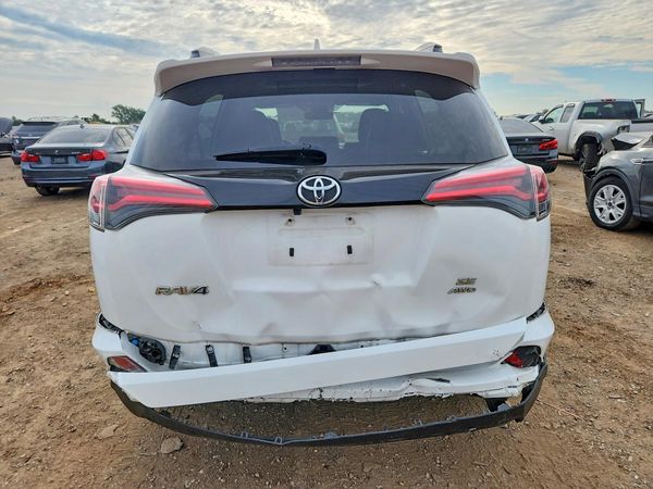 2018 TOYOTA RAV4 SE