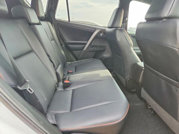 2018 TOYOTA RAV4 SE