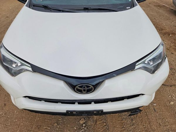 2018 TOYOTA RAV4 SE