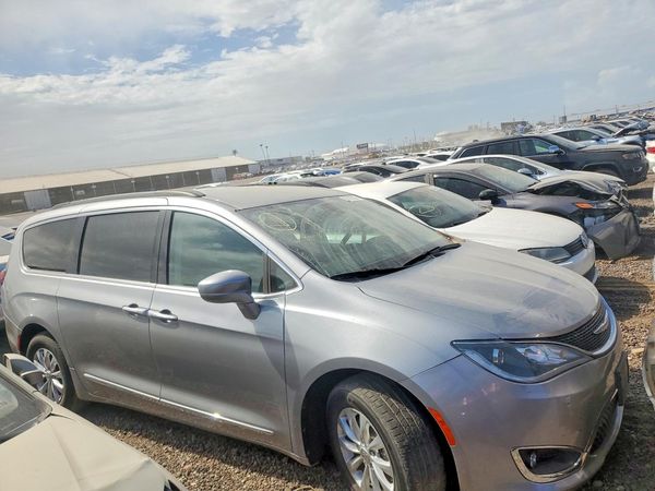 2017 CHRYSLER PACIFICA