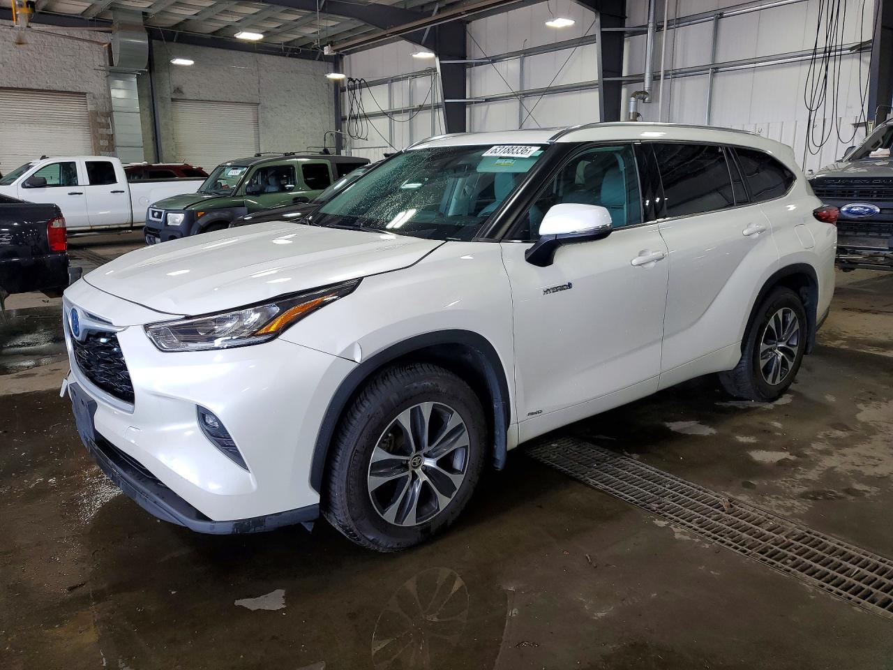 2020 TOYOTA HIGHLANDER XLE Nav
