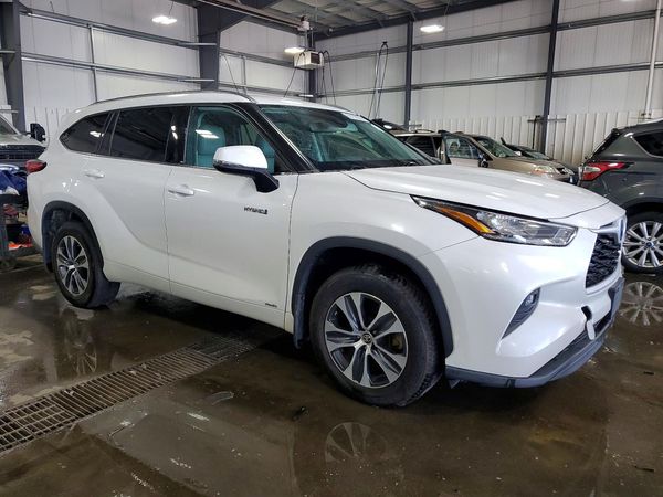 2020 TOYOTA HIGHLANDER XLE Nav