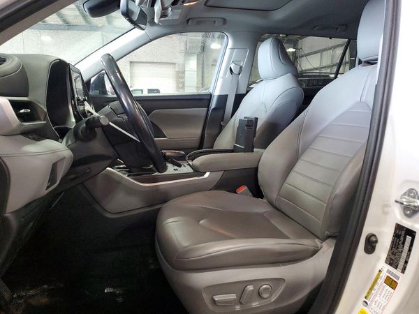2020 TOYOTA HIGHLANDER XLE Nav