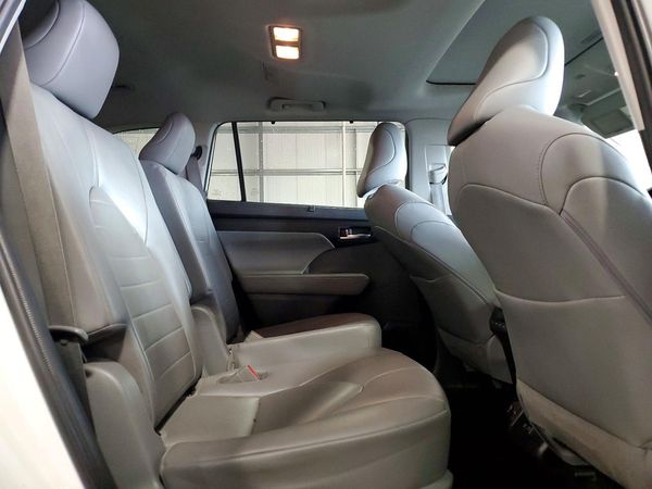 2020 TOYOTA HIGHLANDER XLE Nav