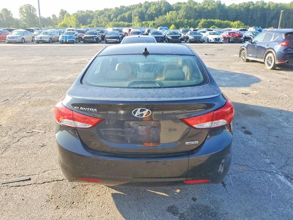 2013 HYUNDAI ELANTRA