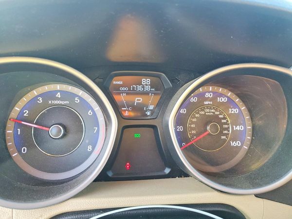 2013 HYUNDAI ELANTRA