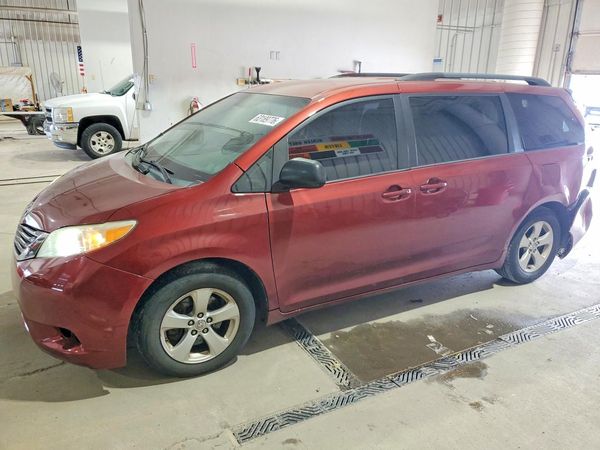 2014 TOYOTA SIENNA