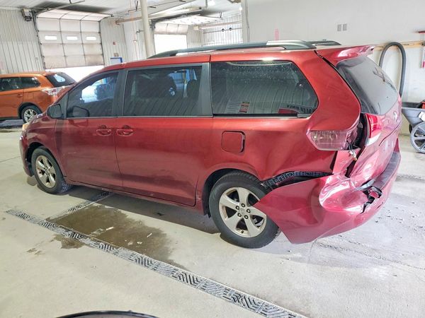 2014 TOYOTA SIENNA